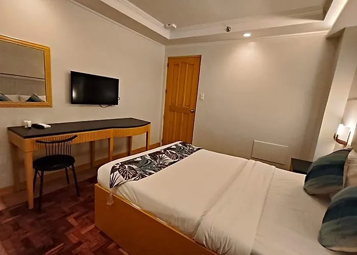Royale Parc & Annapolis Cubao Hotel 2*