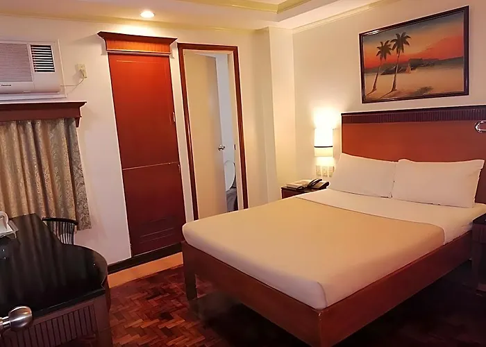 Royale Parc & Annapolis Cubao 2*