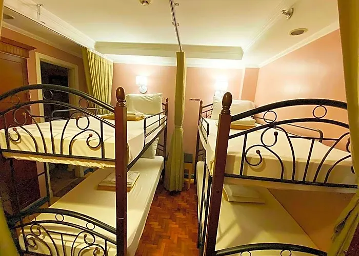 Royale Parc & Annapolis Cubao Hotel 2*